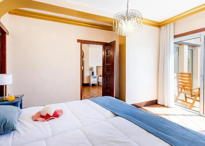 Toscana Indoor & Outdoor Pool 阿德耶