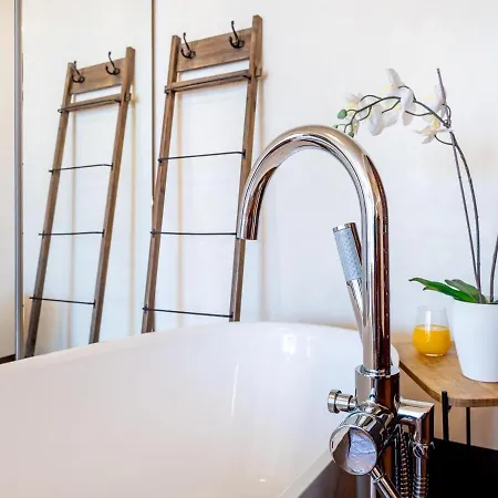 דירה Toscana Indoor Heated Pool, Sea View אדחה
