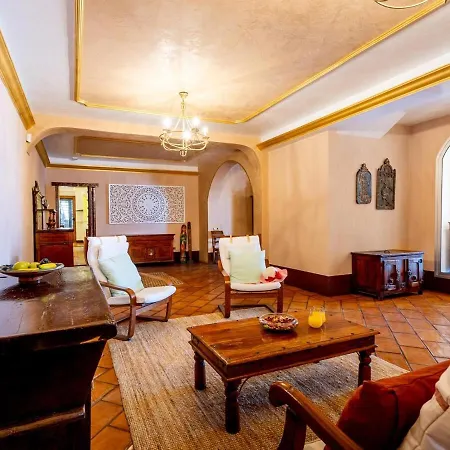 Toscana Indoor & Outdoor Pool *