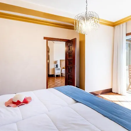Toscana Indoor Heated Pool, Sea View 아데제