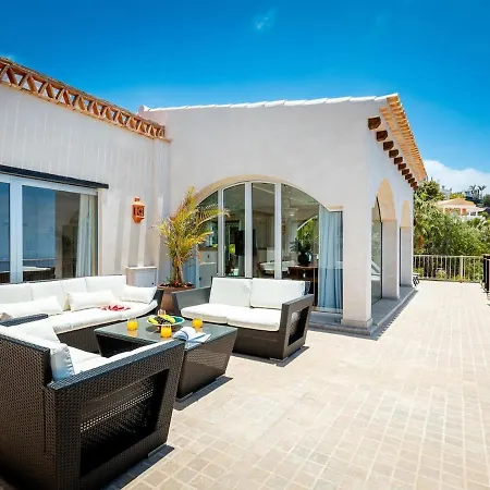 Toscana Indoor Heated Pool, Sea View 아파트