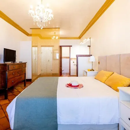 Toscana Indoor Heated Pool, Sea View アパート *